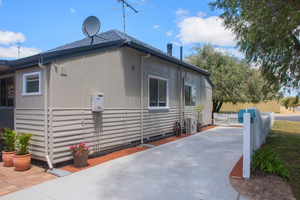 Sea La Vie Villa Бъселтън Екстериор снимка